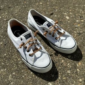 Women’s Sperry Shoes (Size 6)